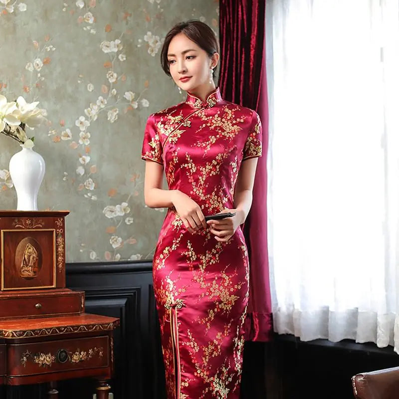 Robe chinoise rouge bordeaux en satin