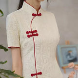 Robe chinoise blanche et rouge détail