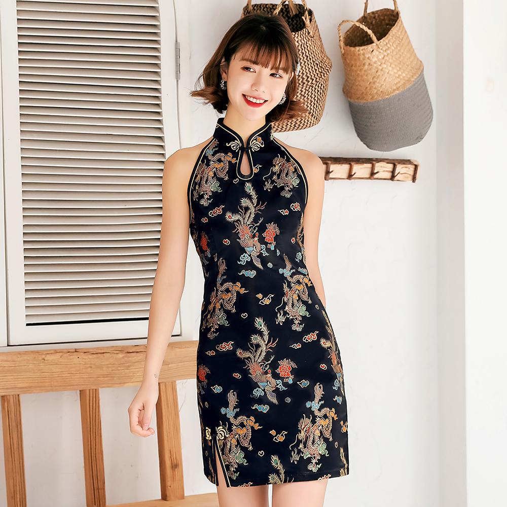Robe chinoise noire sans manche